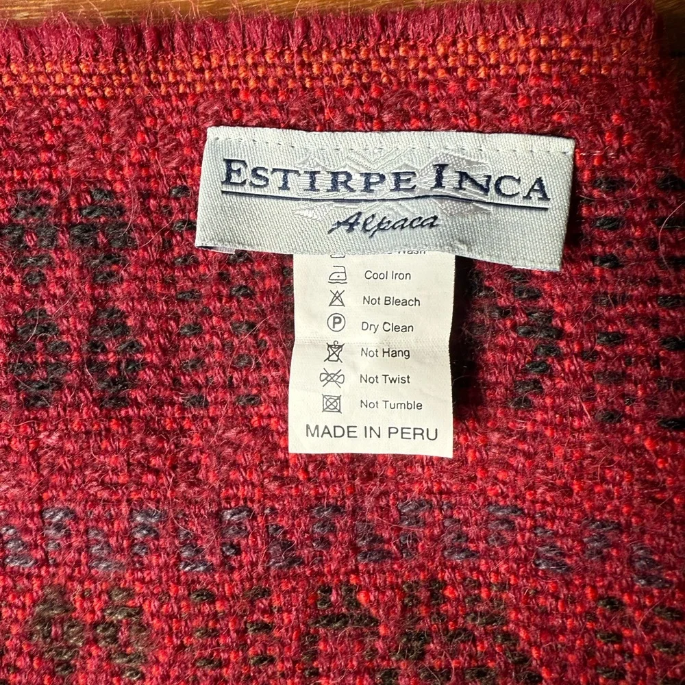 Estirpe Inca Alpaca Throw Blanket – Handwoven in Peru - Picture 2 of 4